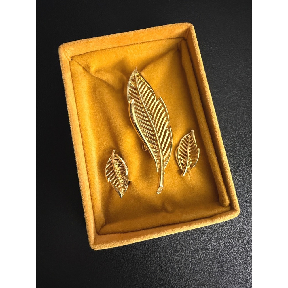 Vintage Brooch Earrings Set Feather Leaf Clip Ons Gold Tone with Box